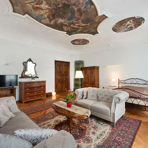 Codelli Deluxe Fresco Centre App With Balcony Lubiana